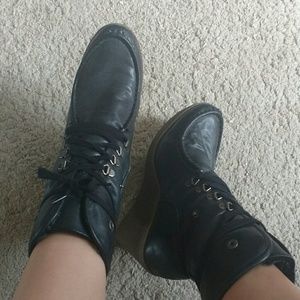 Winter wedge boots